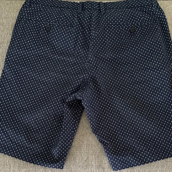 Uniqlo Men’s Navy and White Polka Dot Shorts, Size L - Picture 3 of 3